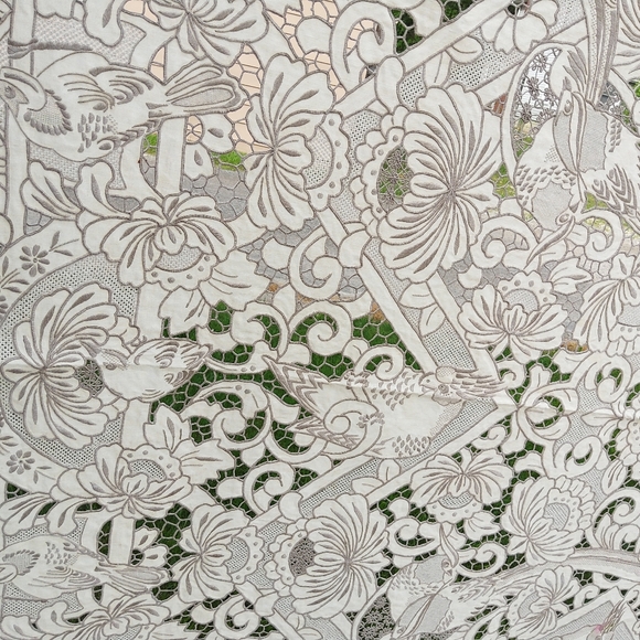 Maderia Tablecloth Birds Peacocks Cutwork - Picture 6 of 16